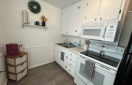 Quinlan Cabin | Bluebonnet Cottages by the Lake - Cabin 6