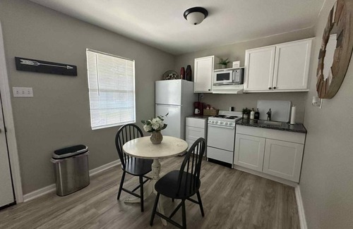 West Tawakoni Cabin | Bluebonnet Cottages by the Lake - Cabin 2