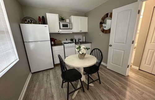 West Tawakoni Cabin | Bluebonnet Cottages by the Lake - Cabin 2