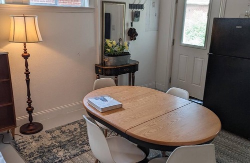 McKinney Apartment | Bluebonnet Quest Quarters Near Historic District and old Downtowm Mckinney Shops