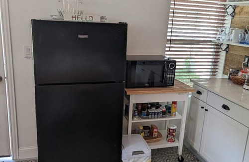 McKinney Apartment | Bluebonnet Quest Quarters Near Historic District and old Downtowm Mckinney Shops