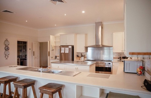 Lovedale House | Bluebush Estate - The Country House - Stunning Country Charm, Gardens & Sunsets