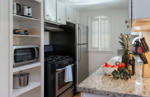 Spring Lake Cottage | Bluegill Cottage l Autumn by the Lake with Fires, Kayaks & Family Time