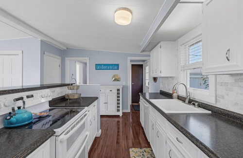Waterford Cottage | Bluegill Cottage- Summer at the Lake – Swim, Kayak, and Make Memories!
