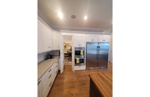 Lexington House | Bluegrass Boujee, Hot Tub, Bar, Game room, Chef kitchennn