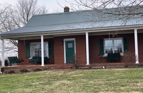 Fisherville Other | Bluegrass Farmhouse located on large farm near Louisvillle