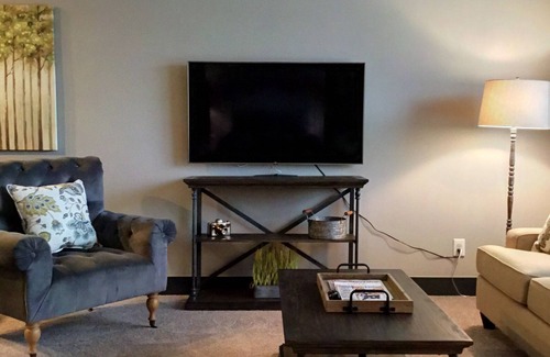 Skycrest Apartment | *Bluegrass Getaway*