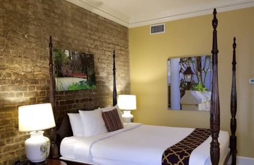 French Quarter Resort | Bluegreen's Lodge Alley Inn: Historic Charm, Modern Comfort, Top Location-Studio