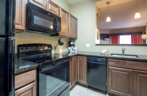 Lake Delton Hotel | Bluegreen Vacations Odyssey Dells Resort