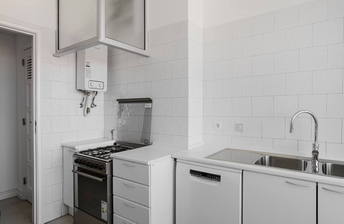 Avenida de Roma Apartment | Blueground | Alvalade, AC & balcony, nr museum