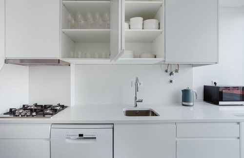 Alvalade Apartment | Blueground | Alvalade, balcony, elev, a/c & washer