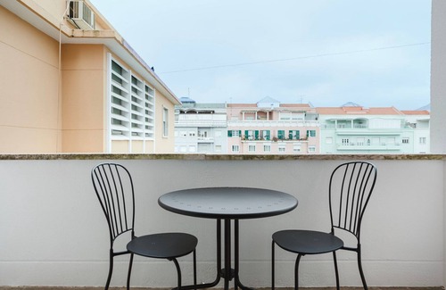 Alvalade Apartment | Blueground | Alvalade, balcony, elev, a/c & washer