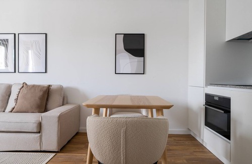 Casal da Ladeira Apartment | Blueground | Alvalade, balcony, nr Campo Pequeno