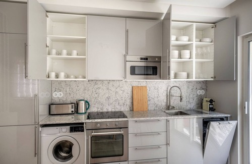 Santa Isabel Apartment | Blueground | Amoreiras, furniture & appliances