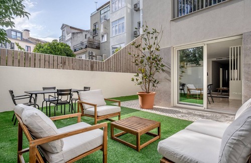 Santa Isabel Apartment | Blueground | Amoreiras, furniture & appliances