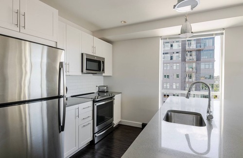 Assembly Square Apartment | Blueground | Assembly Square, pool, nr Mystic River