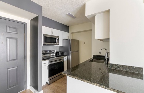 Ballston Apartment | Blueground | Ballston, pool & w/d, nr dining