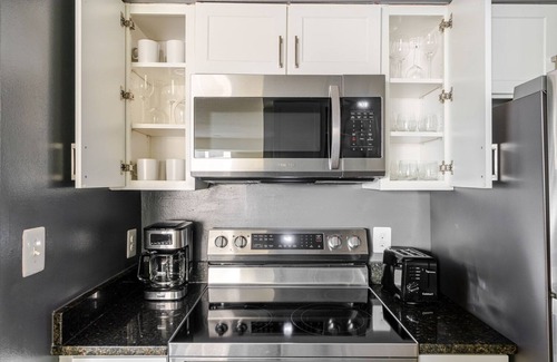 Ballston Apartment | Blueground | Ballston, pool & w/d, nr dining