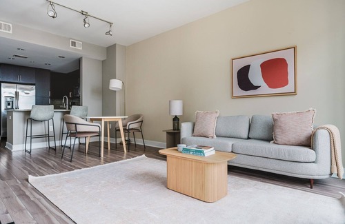 Woodmont Triangle Apartment | Blueground | Bethesda 1bd apartment