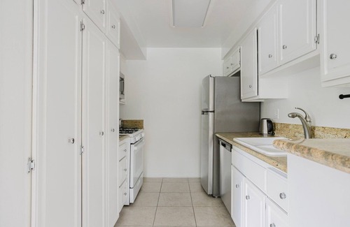 Sawtelle Apartment | Blueground | Brentwood 2bd apartment