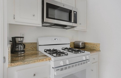 Sawtelle Apartment | Blueground | Brentwood 2bd apartment
