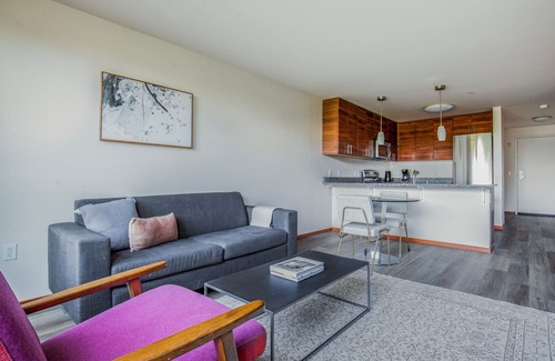 Brighton Apartment | Blueground | Brighton, balcony, nr Othello Park