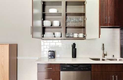 Campbell Apartment | Blueground | Campbell, pool, nr Campbell Park