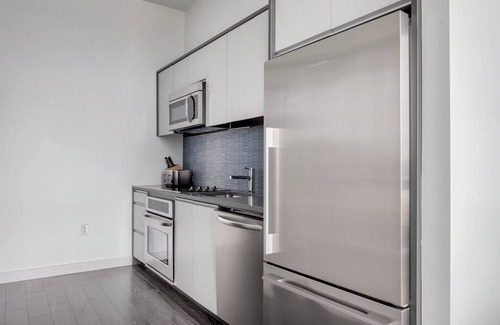Central-Maverick Square - Paris Street Apartment | Blueground | Central-Maverick Square, pool, nr Boston Harbor