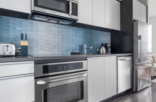 Central-Maverick Square - Paris Street Apartment | Blueground | Central-Maverick Square, pool, nr Boston Harbor