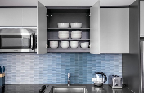Central-Maverick Square - Paris Street Apartment | Blueground | Central-Maverick Square, pool, nr Boston Harbor