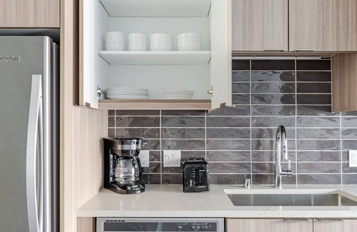 Downtown Oakland Apartment | Blueground | Civic Center, view, nr Lake Merritt