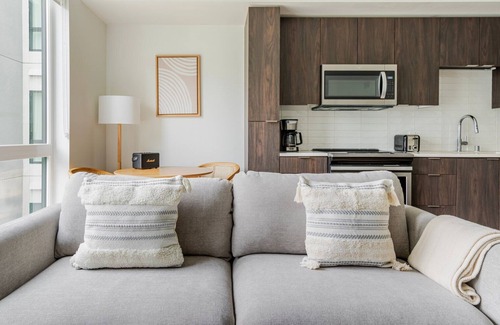 Downtown Oakland Apartment | Blueground | Civic Center, view, nr Lake Merritt