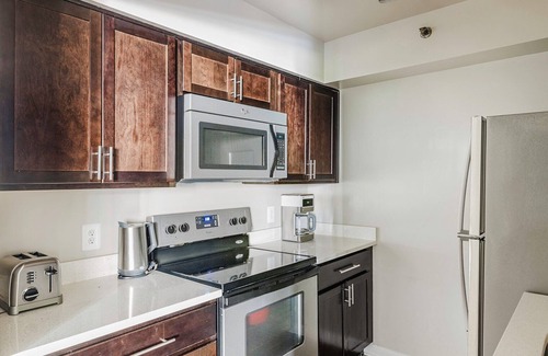 Connecticut Ave - K Street Apartment | Blueground | Connecticut Ave/K St, balcony, nr White House