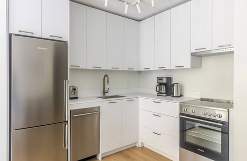 Crown Heights Apartment | Blueground | Crown Heights, balcony, nr Prospect Park