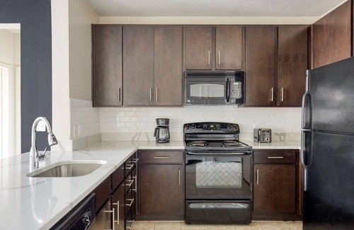 Arlington Apartment | Blueground | Crystal City, fitness center, nr Potomac Park