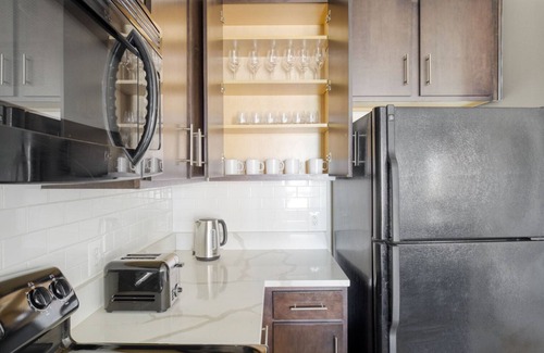 Arlington Apartment | Blueground | Crystal City, fitness center, nr Potomac Park