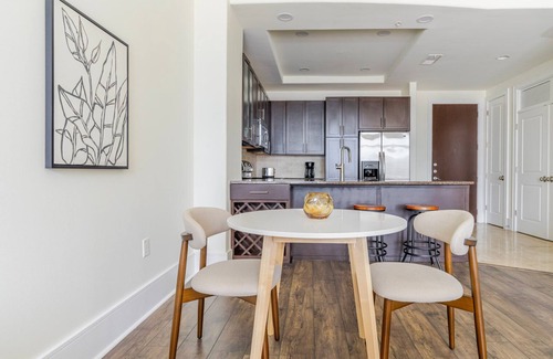 Second Street District Apartment | Blueground | Downtown Austin, pool, nr Congress Ave
