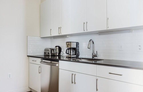 Government Center Apartment | Blueground | Downtown, gym & w/d, nr harbor