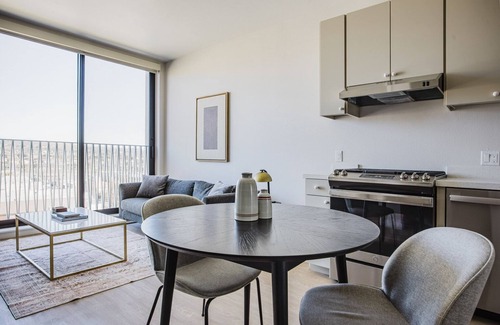 Chinatown Apartment | Blueground | Downtown, elevator, nr parks