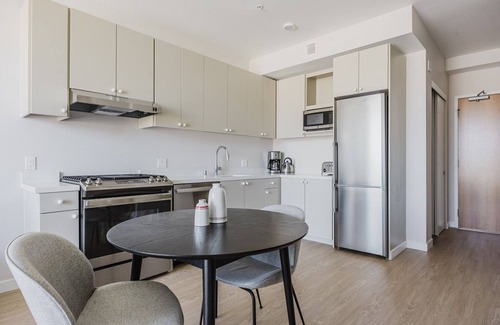 Chinatown Apartment | Blueground | Downtown, elevator, nr parks