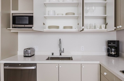 Chinatown Apartment | Blueground | Downtown, elevator, nr parks