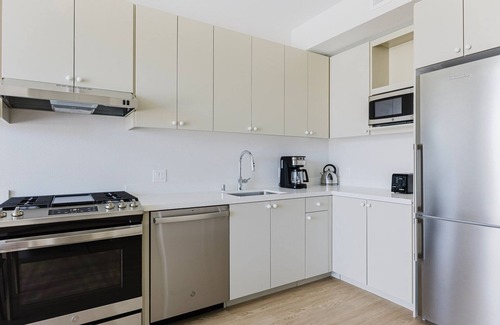 Chinatown Apartment | Blueground | Downtown, elevator, nr parks