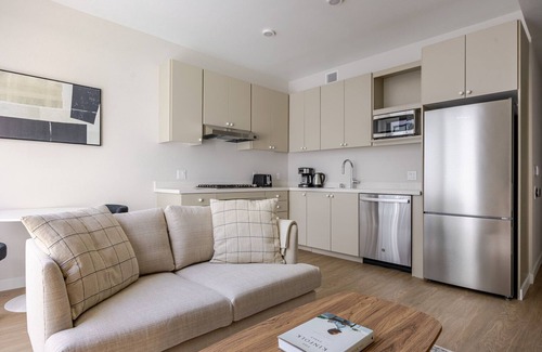 Chinatown Apartment | Blueground | Downtown, elevator, nr parks