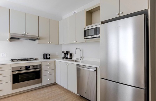 Chinatown Apartment | Blueground | Downtown, elevator, nr parks