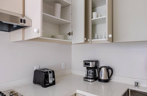 Chinatown Apartment | Blueground | Downtown, elevator, nr parks