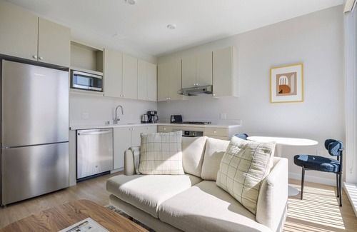Chinatown Apartment | Blueground | Downtown, elevator, nr parks