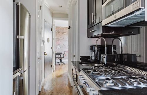 Alphabet City Apartment | Blueground | East Village, AC, w/d, nr Tompkins Sq