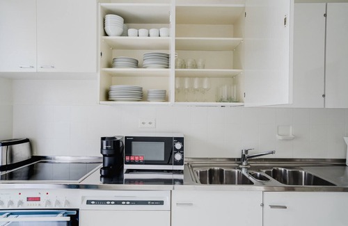 Alt-Wiedikon Apartment | Blueground | Enge, balcony & w/d, nr market
