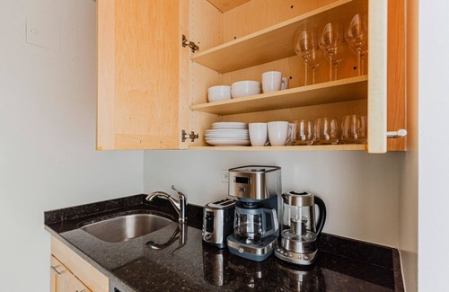 East Village Apartment | Blueground | Flatiron, gym & doorman, nr parks