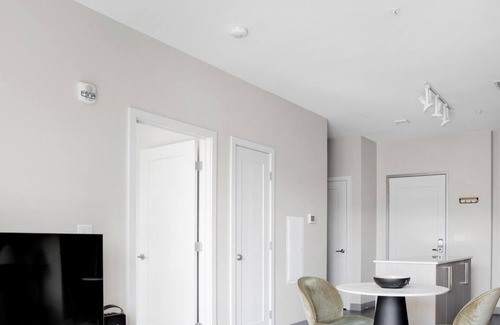 Forest Hills - Woodbourne Apartment | Blueground | Forest Hills/Woodbourne, view, nr Jamaica Pond